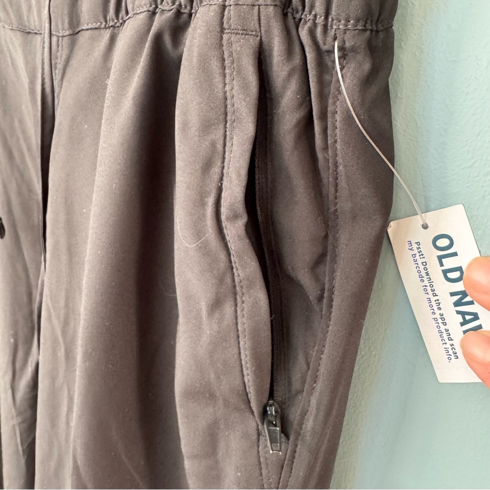 Old Navy Black High Rise StretchTech Quick Dry Cropped Femme Pants. NWT. Small - Picture 6 of 15